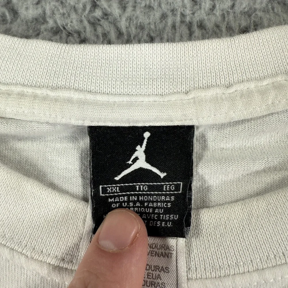 Vintage Jordan Center Logo T Shirt Mens‎ 2XL White Embroidered AOP Short Sleeve